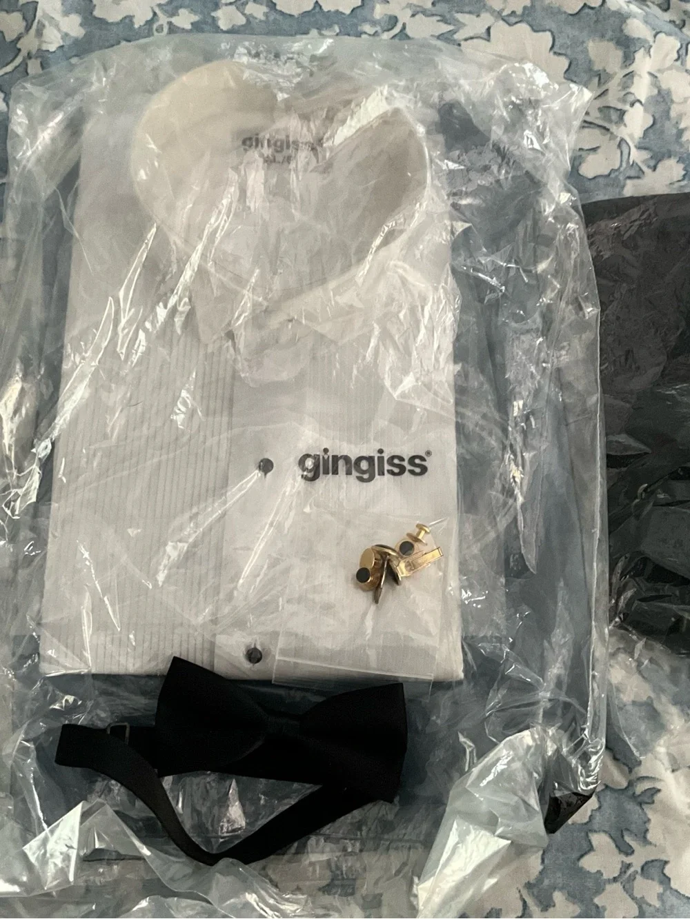 Gingiss Tuxedo Men’s Large - Adjustable.  Vintage and only worn twice.